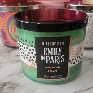 Bath & Body Works Emily in Paris Macaron Cloud Candle - Green